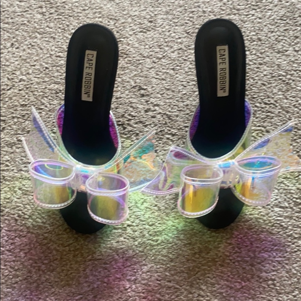 Transparent bow heels